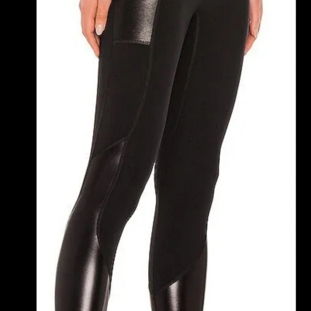 NWOT. Spanx Gloss Panel Leggings. Faux Leather Pockets. Black.Sz Small. - Picture 2 of 5